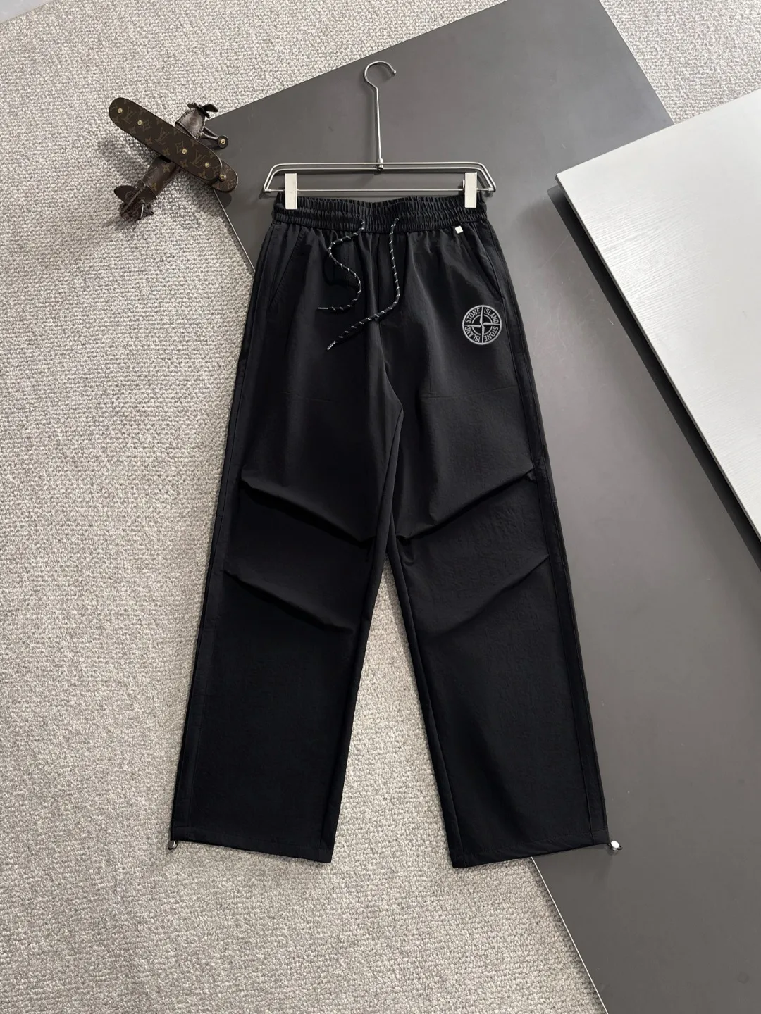 🅿️390 next day shipping Stone Island 2025 spring and summer new elastic band casual pants, thin counter custom fabrics, high breathability and comfort, impeccable details, brand element design concept, reflecting high quality. It feels delicate and soft! It presents a casual cut and the upper body shape is great! Size: M-4XL